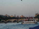 Schifffahrt ein Schiff die Brücken Port des Arts und Port Neuf im Hintergrund Notre Dame.